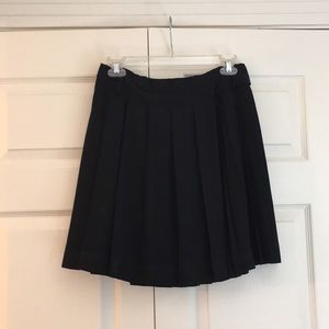 Pleated black skirt